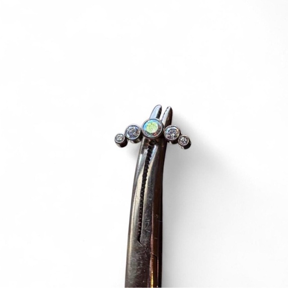 Bundle of Titanium 16g Threaded Ends - Picture 3 of 8